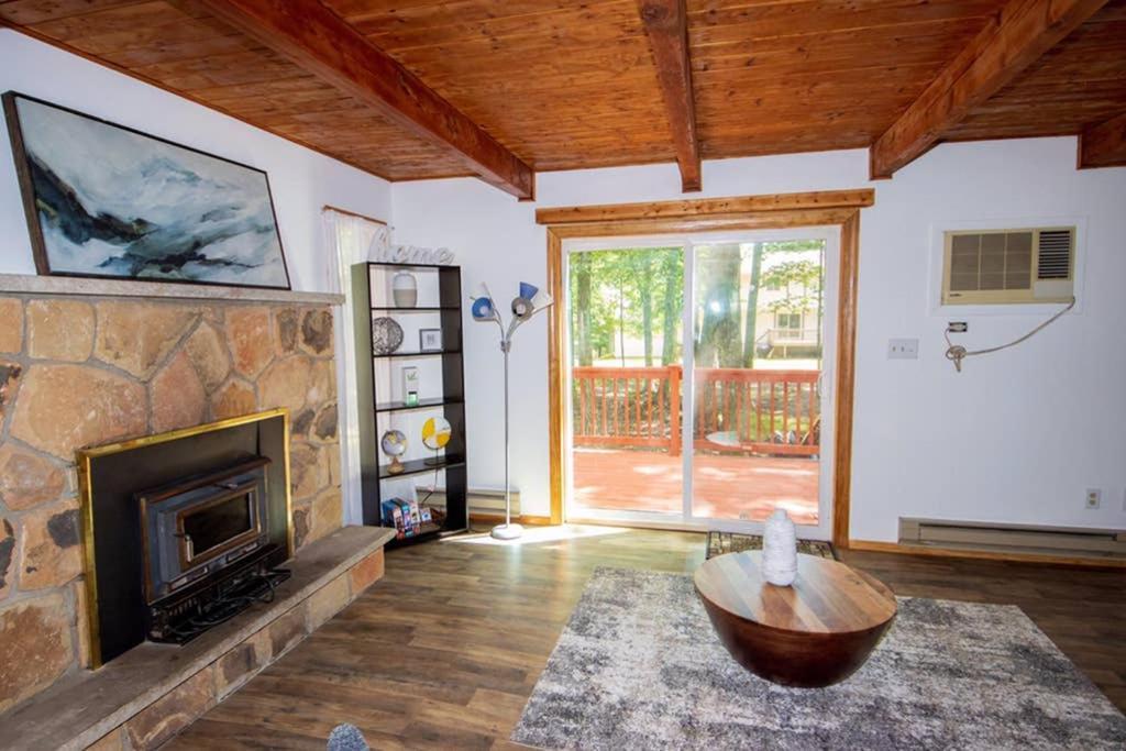 Entire 3 Bedroom Adventure Chalet, Near The Best Of The Poconos إيست سترودسبورغ المظهر الخارجي الصورة