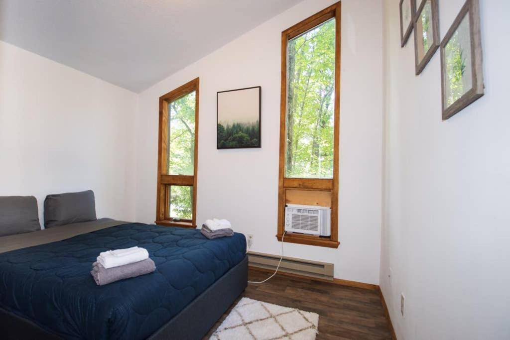 Entire 3 Bedroom Adventure Chalet, Near The Best Of The Poconos إيست سترودسبورغ المظهر الخارجي الصورة