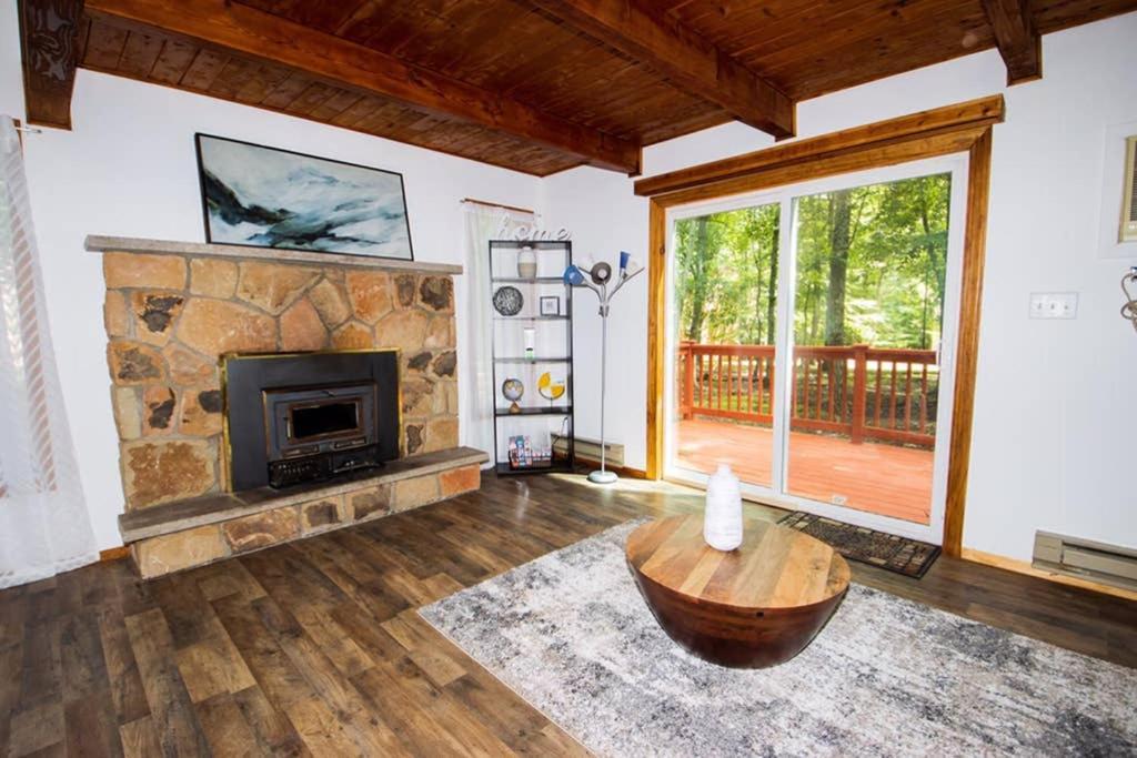 Entire 3 Bedroom Adventure Chalet, Near The Best Of The Poconos إيست سترودسبورغ المظهر الخارجي الصورة