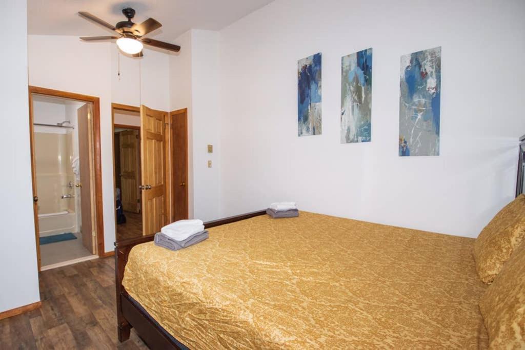 Entire 3 Bedroom Adventure Chalet, Near The Best Of The Poconos إيست سترودسبورغ المظهر الخارجي الصورة